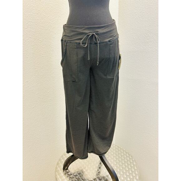Women’s Black Cropped Lounge Pants - Picture 1 of 3